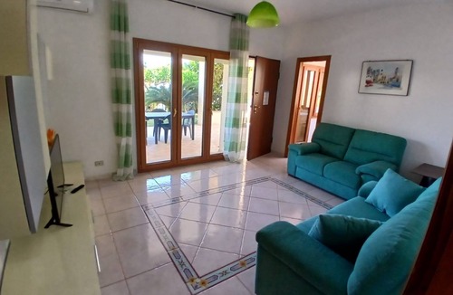 Pizzo Apartment | Garden near the beach (PIEDIGROTTA GARDEN)
