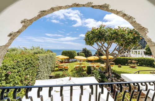 Ischia Porto Apartment | Gardenia Mare Apartments | 2BR Seafront & Panoramic Beachfront Suite