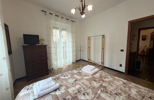 Quarto dei Mille Apartment | Gaslini Host Apartment with garden