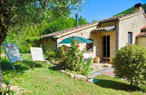 Genga House | Genga Terme Retreat - 1 BR Apt with garden