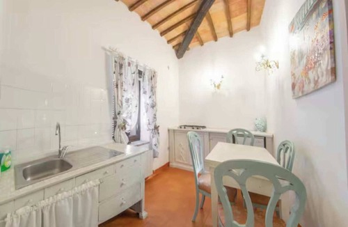Bagnaia Cottage | Geraneo 1 - comfortable apartment on the second floor