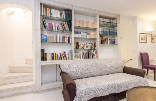 Rione VII Regola Apartment | Giulia Penthouse Apartment