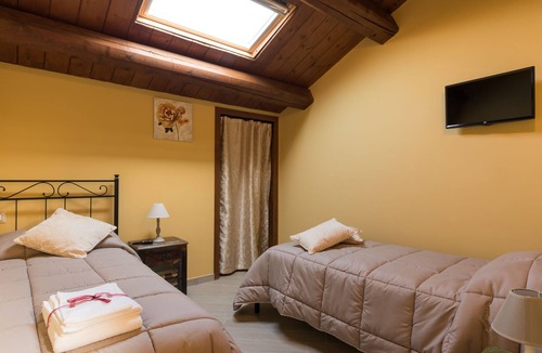 Corridonia House | Glicine apartment hydromassage pool wifi air conditioning private kitchen