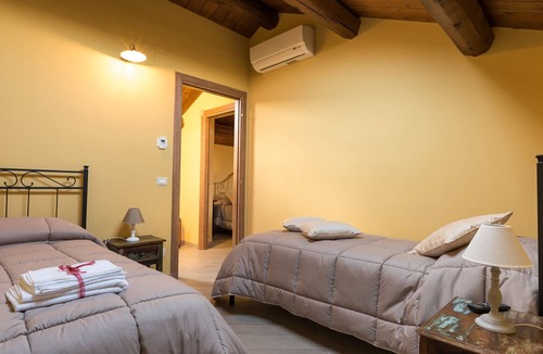 Corridonia House | Glicine apartment hydromassage pool wifi air conditioning private kitchen