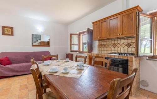 Montone Apartment | Gorgeous Apartment In Montone