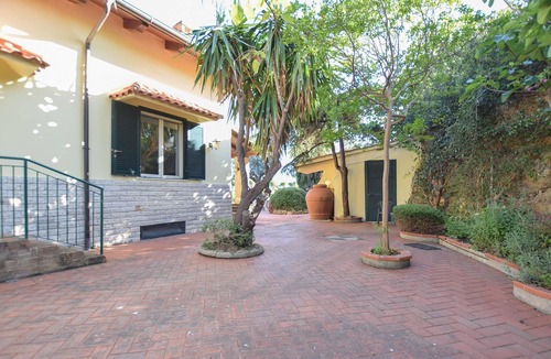 Paestum House | Gorgeous home in Paestum with WiFi