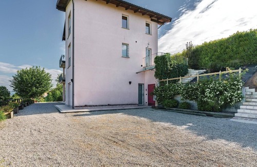 Lequio Tanaro House | Gorgeous home in Lequio Tanaro (CN)