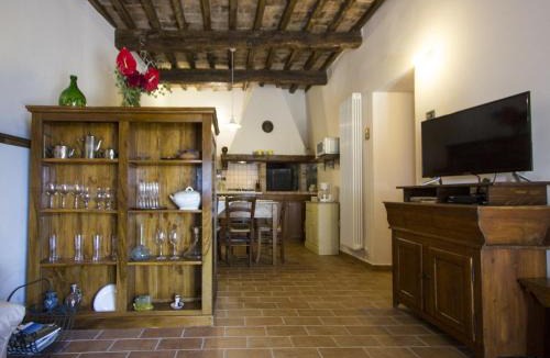 Furlo House | Graceful Holiday Home in Acqualagna with Swimming Pool
