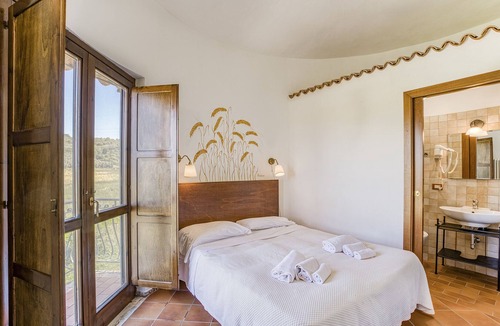 Ceraso Apartment | Granaio Orzo In Fattoria Con Piscina, Ceraso, Italy