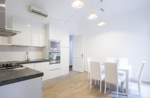 Historic Centre Apartment | Grande appartamento in centro 4 camere 4 bagni