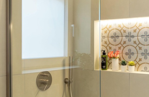 Municipio 4 House | Granea: an urban refuge where History becomes Welcoming