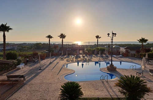 Tortoreto Lido Apartment | Grazioso bilocale nel "Borgo Il Castello", elegante struttura con piscine