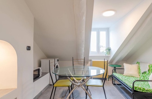 Borgo Dora Apartment | Green Balon (AIRCO) by Happyhostorino