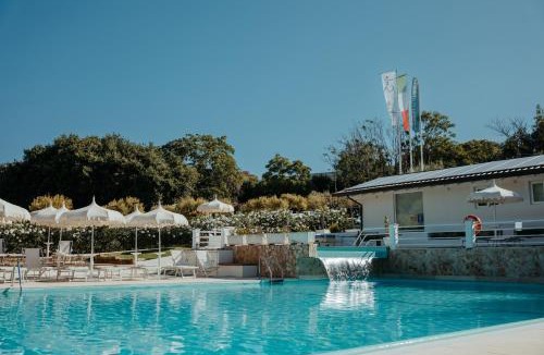 Sirolo Resort | Green Garden Village con piscina, spiaggia riservata e parcheggio