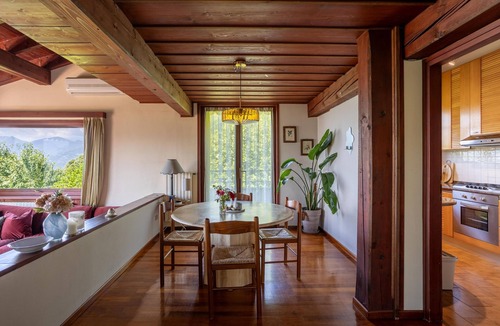 Agra House | Groovy House: Vintage Charm, Lake Views, and Nature Retreat