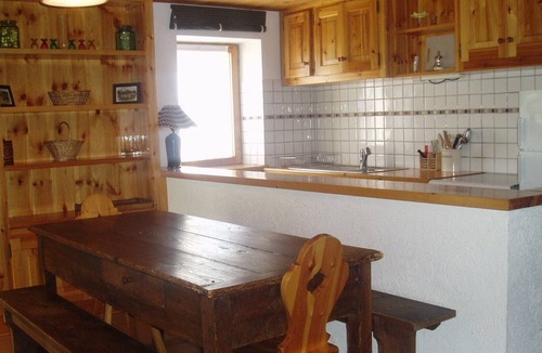 Villettaz Ski Chalet | Ground floor of a chalet overlooking the Matterhorn / Matterhorn