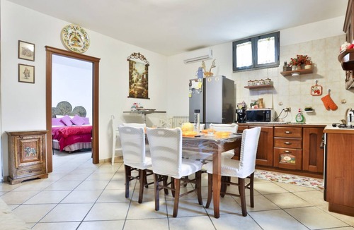 San Giorgio a Cremano Apartment | GuestHost - Cozy apartment that can accommodate up to 6 people, located in an independent villa with garden. The apartment is 900 meters from the Circumvesuviana for Naples-Pompei-Sorrento, perfect for traveling in the area and reaching all points of int