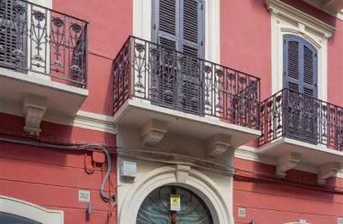 Municipio 1 Apartment | GuestHost - 13 NEW! 1bedroom & balcony P.zza Garibaldi! WiFi