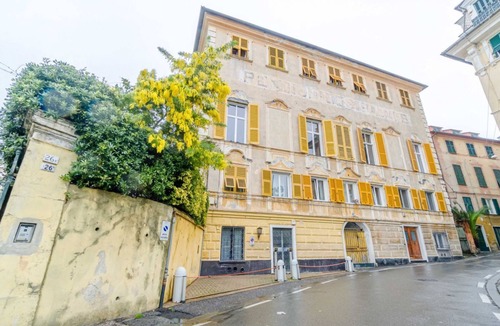 Sant'Ilario Apartment | GuestHost - 80 sqm apartment for 3 people, located on the ground floor (steps required for access). Just a 6-minute drive from Caprafico Beach, the accommodation is in Nervi, one of the most charming districts of Genoa, known for its parks, historic vill