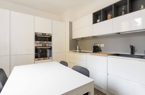 Varesine Apartment | GuestHost - A bright 50 square meters apartment, perfect for four people, located on the first floor of a building with an elevator (NOT accessible to disabled guests).The property is located near the Central Station, one of the main hubs for getting aro
