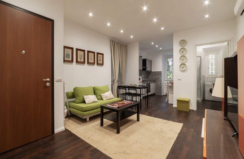 Nomentano Apartment | GuestHost - Apartment located on the ground floor of a building, with two floors in total, without lift.In 55 m2 of space it accommodates 4 people, in the Nomentana/Sant'Agnese area.It is located 800 meters from the Sant'Agnese metro station, 1.6 km from