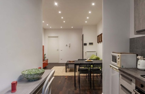 Nomentano Apartment | GuestHost - Apartment located on the ground floor of a building, with two floors in total, without lift.In 55 m2 of space it accommodates 4 people, in the Nomentana/Sant'Agnese area.It is located 800 meters from the Sant'Agnese metro station, 1.6 km from