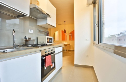 Naples Apartment | GuestHost - Apartment with balcony that accommodates up to 6 people, with 3 bedrooms and 2 bathrooms, located in a recent building a stone's throw from the lively market of Poggioreale. The proximity to the motorway makes travel easy, while the connectio