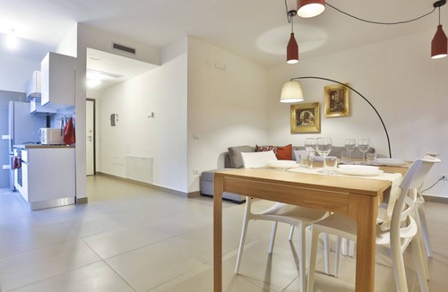 Naples Apartment | GuestHost - Apartment with balcony that accommodates up to 6 people, with 3 bedrooms and 2 bathrooms, located in a recent building a stone's throw from the lively market of Poggioreale. The proximity to the motorway makes travel easy, while the connectio