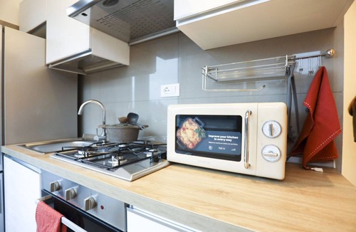 Naples Apartment | GuestHost - Apartment with balcony that accommodates up to 6 people, with 3 bedrooms and 2 bathrooms, located in a recent building a stone's throw from the lively market of Poggioreale. The proximity to the motorway makes travel easy, while the connectio