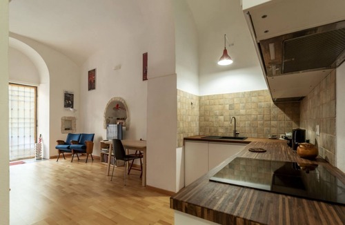 San Lorenzo Apartment | GuestHost - Cozy apartment of 60sqm, can accommodate up to 2 people, located on the ground floor of a building with private entrance directly on the street.The property is located in the San Lorenzo area, a district renowned for its bars and nightlife.If