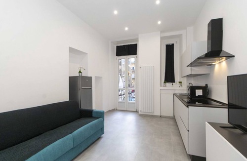 San Donato - Campidoglio Apartment | GuestHost - Elegant 58m2 apartment that can accommodate up to 4 people located on the mezzanine floor of an elegant building. The property is located in the Cit Turin district a few steps from the M1 Bernini metro which connects the two stations, Porta N