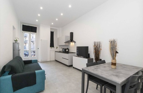 San Donato - Campidoglio Apartment | GuestHost - Elegant 58m2 apartment that can accommodate up to 4 people located on the mezzanine floor of an elegant building. The property is located in the Cit Turin district a few steps from the M1 Bernini metro which connects the two stations, Porta N