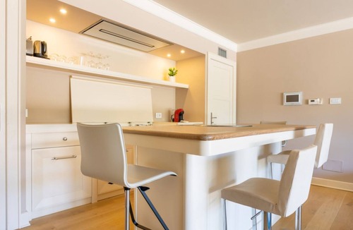 Perugia Apartment | GuestHost - Elegant apartment for two people, arranged on two levels and equipped with all comforts including a balcony and shower with chromotherapy. The apartment is located in a modern condominium complex with a shared swimming pool, which enjoys a pl