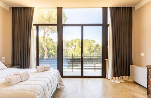 Perugia Apartment | GuestHost - Elegant apartment for two people, arranged on two levels and equipped with all comforts including a balcony and shower with chromotherapy. The apartment is located in a modern condominium complex with a shared swimming pool, which enjoys a pl