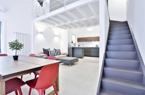 Rione Duomo Apartment | GuestHost - Elegant apartment able to accommodate up to 6 people with three bedrooms and two bathrooms, totally new both in the renovation and in the furnishings and with fine finishes. The accommodation is located in the central area, a few steps from t
