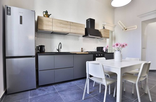 Naples City Centre Apartment | GuestHost - Garibaldi huge and cozy apartment
