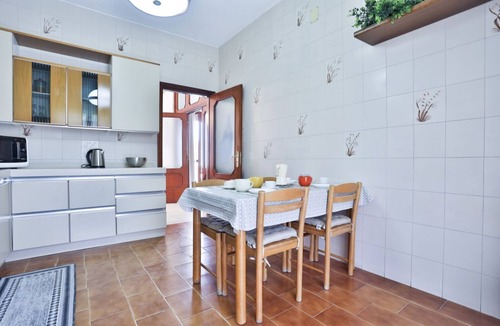Salerno Apartment | GuestHost - Large 160 sqm apartment that can comfortably accommodate 8 people, thanks to three bedrooms, two bathrooms, two living rooms and a comfortable relaxation room. Two large terraces, one on each side of the apartment (about 20 sqm each), offer o