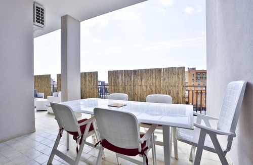 Salerno Apartment | GuestHost - Large 160 sqm apartment that can comfortably accommodate 8 people, thanks to three bedrooms, two bathrooms, two living rooms and a comfortable relaxation room. Two large terraces, one on each side of the apartment (about 20 sqm each), offer o