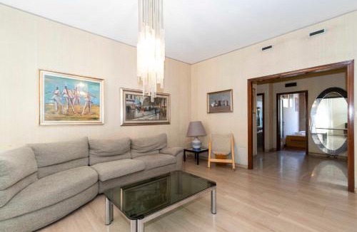 Parella Apartment | GuestHost - Massaua Roomy Vintage Apartment