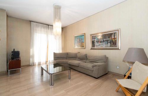 Parella Apartment | GuestHost - Massaua Roomy Vintage Apartment