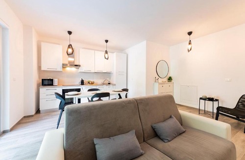 Francavilla al Mare Apartment | GuestHost - Seaside Exclusive Retreat with Balconies & Parking