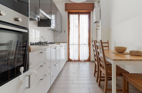 La Fontana Apartment | GuestHost - Spacious 100m2 flat, ideal for up to 6 people, located on the fourth floor of a building with lift.The apartment is located in the Zara district, a key & well-connected area that connects the residential and commercial area of ​Viale Zar