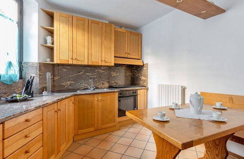 Assisi Apartment | GuestHost - Spacious 200 sqm apartment on two levels, located in a period house in the heart of Assisi and able to accommodate 6 people with great comfort, having three bedrooms, three bathrooms and a large terrace overlooking the roofs where you can enj