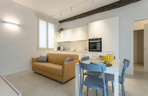Treviglio Apartment | GuestHost - Vivaldi Estate Apartment