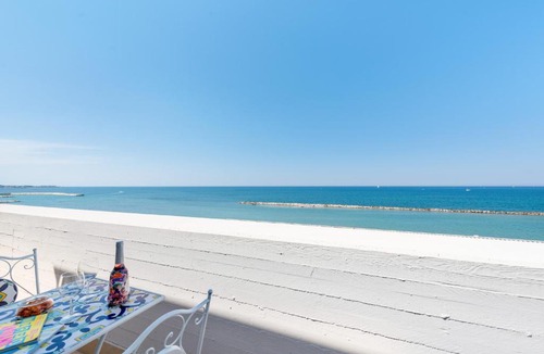 Municipio 3 Apartment | GuestHost - Waterfront Apartment with seaview balcony