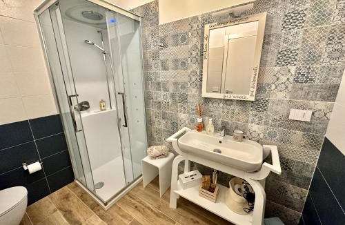 San Benedetto del Tronto Apartment | Happiness Suite Gallery - Appartamento con Sauna - Bed Art Relaxing Suite