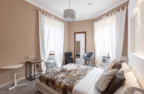 San Lorenzo House | Heart of San Lorenzo