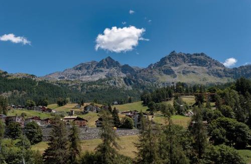 Valtournenche Ski Chalet | HelloChalet - Chalet Northern Lights - Family Ski Chalet with garden walking distance lift