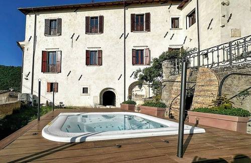 Caporciano Apartment | Historic apartment with views of Abruzzo valley
