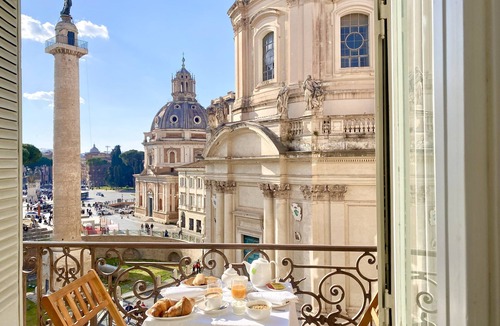 Rome City Centre Apartment | Historic Charm at Colonna Traiana: 5-Star Luxury Living in the Heart of Rome